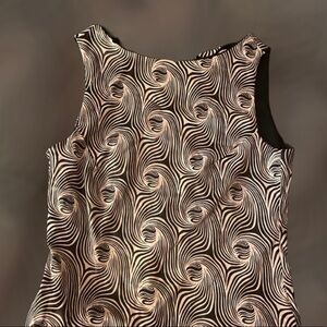 𝅺FASHION tank top that ties in the back